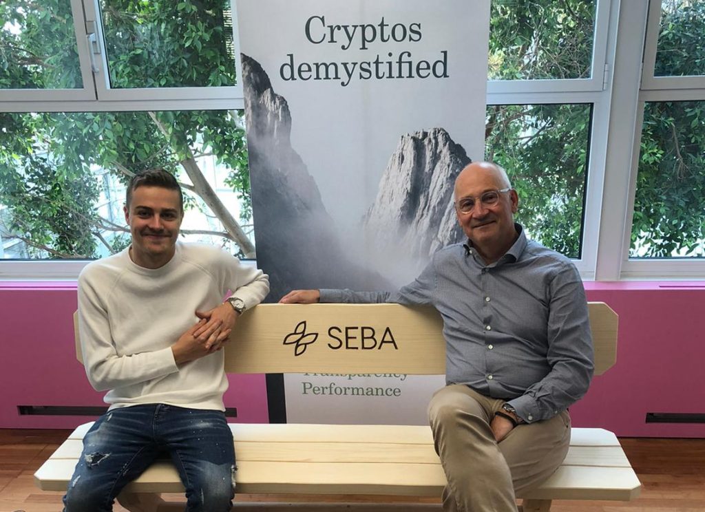 Unser Journalist Robin Uhlenbrock gemeinsam auf der SEBA Bank mit Guido Bühler, dem CEO von SEBA