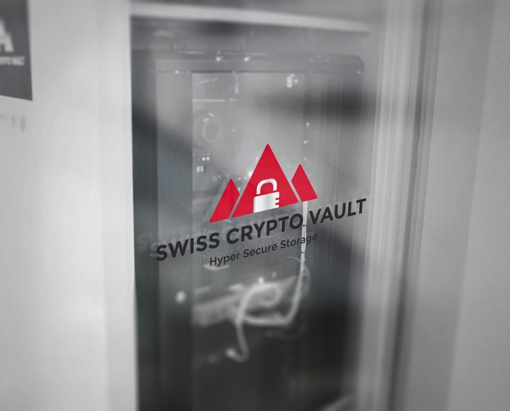 Glastüre mit Logo von Swiss Crypto Vault