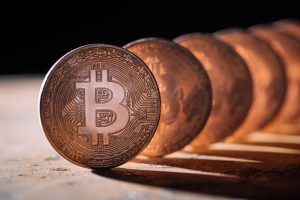 Strategy verkauft Bitcoin für rund 104.73 Mio. USD, gibt 3.01 Mio. neue Aktien aus und kauft STRC-Vorzugsaktien mit Abschlag zurück.