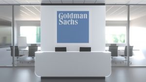 Goldman Sachs CEO David Solomon besitzt Bitcoin. Beim World Liberty Forum bestätigt er den Wandel der Investmentbank hin zu Krypto-Assets.