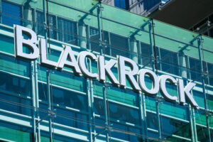 BlackRock ermöglicht erstmals DeFi-Handel seines 2.4-Milliarden-Dollar-Treasury-Fonds BUIDL via UniswapX und investiert in UNI-Token.