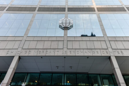 CME Group prüft eigenen Coin für Derivate-Collateral. CEO Terry Duffy kündigte die Initiative während des Q4 Earnings Calls an.