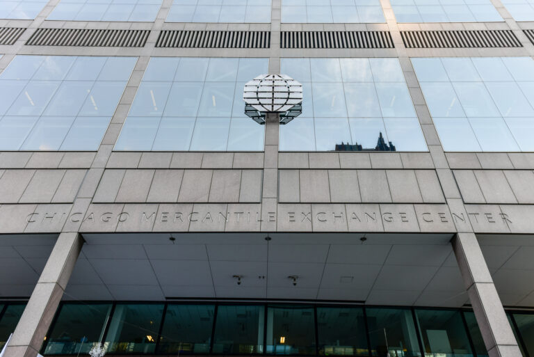 CME Group prüft eigenen Coin für Derivate-Collateral. CEO Terry Duffy kündigte die Initiative während des Q4 Earnings Calls an.