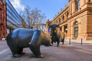 Bitcoin falls below 80,000 USD - the longest monthly loss streak since 2018. ETF outflows, liquidations, and Warsh weigh on crypto.