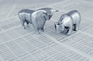 Mehr als 50% des Bitcoin Angebots liegen im Verlust. K33 sieht Parallelen zu früheren Bärenmarkt-Tiefs, die binnen Wochen folgten.