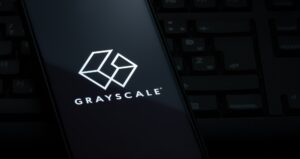 Grayscale beginnt, Staking-Rewards an Anteilseigner seines Ethereum-ETFs auszuzahlen – Rendite neben Preisentwicklung.