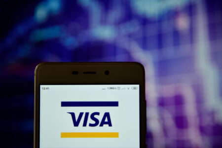 Visa und Coinbase spannen für Echtzeit-Krypto-Transaktionen zusammen Visa und Coinbase spannen für Echtzeit-Krypto-Transaktionen zusammen