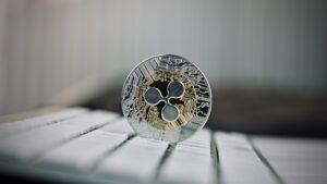Ripple meldet die finale OCC-Genehmigung für seine National Trust Bank, die künftig die Reserven des Stablecoins RLUSD verwaltet.