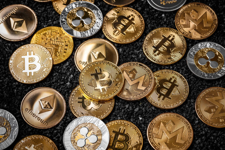 Trump verkündet Krypto-Reserve mit BTC, ETH, SOL, ADA und XRP