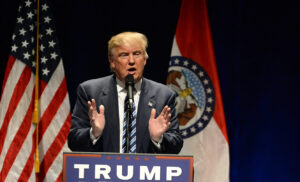 Krypto-Projekt der Trump-Familie will 62 Milliarden WLFI-Tokens entsperren. Wer ablehnt, dessen Tokens bleiben gesperrt. Sun nennt es Zwang.