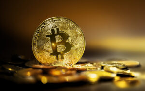Bitcoin reagiert stärker auf Staatsrisiko, die Korrelation mit US-Realrenditen liegt über 0.6 und das Open Interest nahe 37 Mrd. USD.