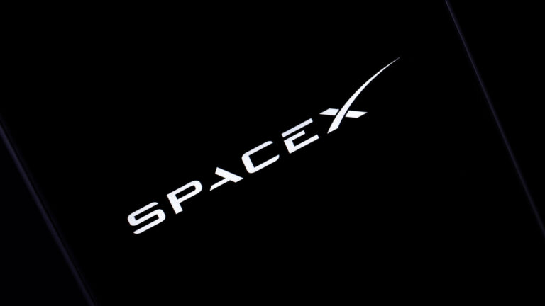 SpaceX Pre-IPO Perpetual Futures preisen die Aktie zum Nasdaq-Start rund 29% über dem IPO-Referenzpreis von 135 USD zu 2.2 Bio. USD.