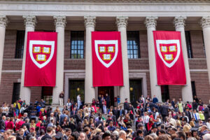 Harvard liquidiert Ethereum-ETF-Position über 86.8 Mio. USD nach einem Quartal und kürzt Bitcoin-ETF-Bestand um 43 Prozent.
