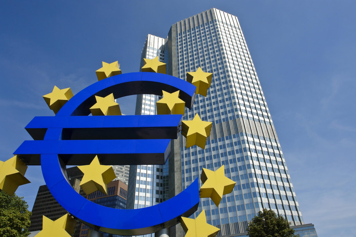 Seit dem Ende der MiCA-Übergangsfrist am 1. Juli geben sich Phishing-Betrüger als ESMA oder AMF aus und fordern Krypto-Transfers.