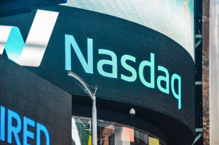 Nasdaq und Kraken entwickeln ein Gateway für tokenisierte Aktien zwischen regulierten Börsen und deentralen Finanzanwendungen (DeFi).