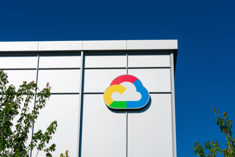 Crypto Finance, AMINA Bank und Incore Bank verarbeiten erstmals Live-Transaktionen auf Google Cloud Universal Ledger mit AML-Integration.