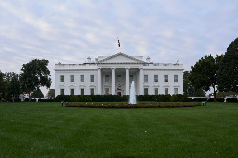 US-Finanzminister Bessent drängt Senat zur Verabschiedung des CLARITY Act US-Finanzminister Bessent fordert den Senat zur Verabschiedung des CLARITY Act auf - Krypto-Regulierung soll vor dem Sommer stehen.