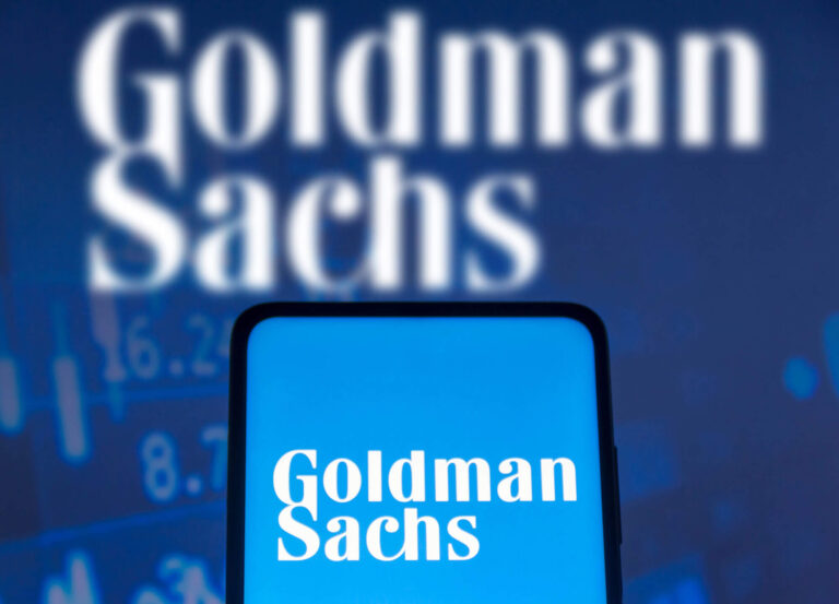 Goldman Sachs liquidiert im Q1 2026 alle XRP- und SOL-ETF-Positionen, kürzt Ethereum um 70% und eröffnet HYPE-Treasury-Position PURR.