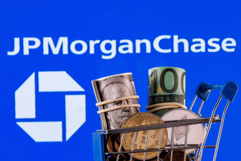 JPMorgan sieht Bitcoin im Debasement Trade vor Gold: GLD verliert 2.7% AuM, IBIT zieht 1.5% AuM seit Iran-Kriegsausbruch.