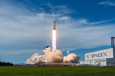 SpaceX-Pre-IPO-Perp auf Hyperliquid impliziert Bewertung über 2 Bio. USD - vier Wochen vor dem geplanten Nasdaq-Listing am 12. Juni.