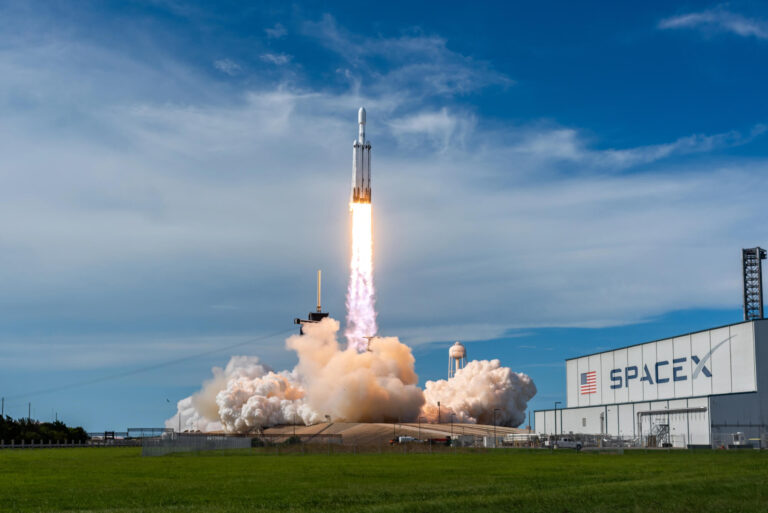 SpaceX-Pre-IPO-Perp auf Hyperliquid impliziert Bewertung über 2 Bio. USD - vier Wochen vor dem geplanten Nasdaq-Listing am 12. Juni.