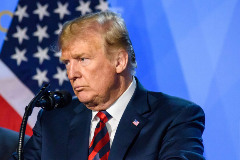 Trump Media Bitcoin-Bestand schrumpft: 2'650 BTC an Crypto.com transferiert, verbleibende 6'889 BTC liegen 34% unter Einstandspreis.