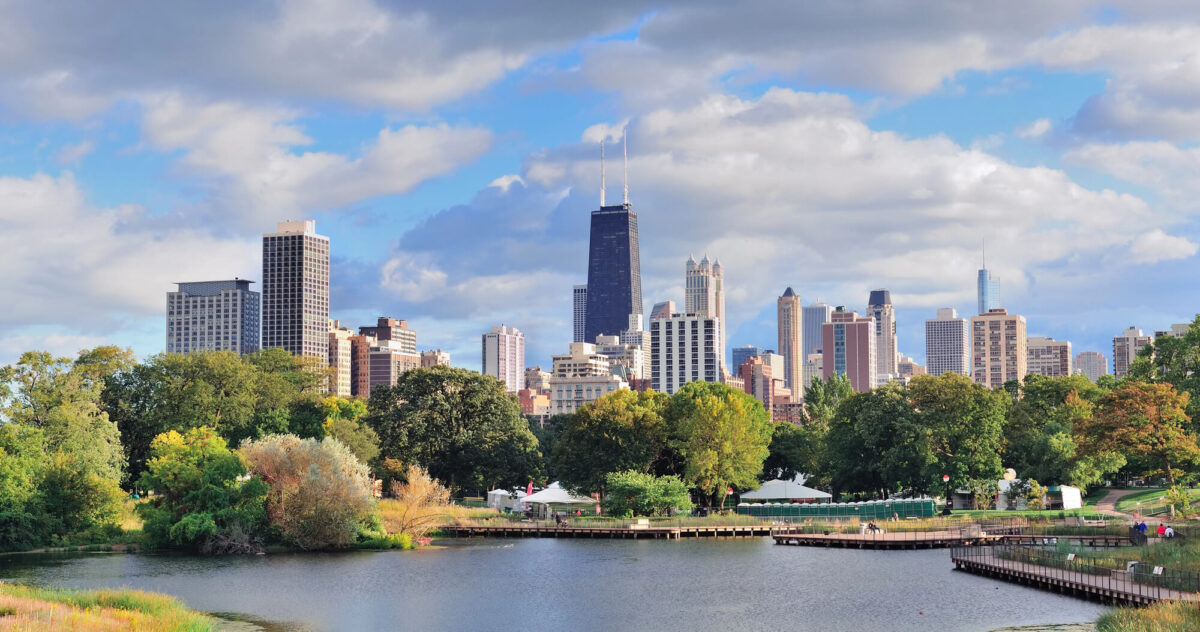 Illinois führt als erster US-Bundesstaat eine Transaktionssteuer von 0.2% auf digitale Vermögenswerte, inklusive Krypto-Transfers, ein.