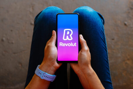 Revolut lanciert eigenen Euro-Stablecoin EURR Revolut startet mit EURR einen euro-gedeckten Stablecoin des Stripe-Ablegers Bridge, zunächst in Dänemark, Polen und Portugal.