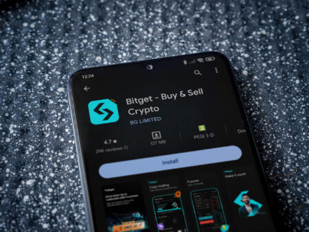 Bitget bestätigt einen Hack über 351.6 Mio. USD aus Hot- und Warm-Wallets, vermutet Nordkorea dahinter und setzt Auszahlungen aus.