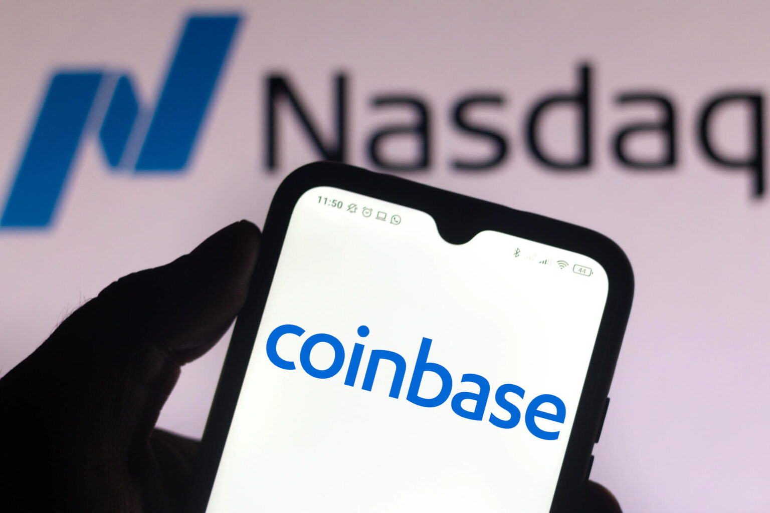 Coinbase will Aktien-Perpetuals rund um die Uhr in den USA listen und braucht nach der SEC zusätzlich die Zustimmung der CFTC.