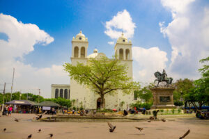 Der IWF gibt rund 140 Mio. USD frei, nachdem El Salvador seit Juni 2025 kein Bitcoin mehr aus öffentlichen Mitteln gekauft hat.