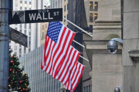 21 Institute, darunter Goldman Sachs, UBS und die Deutsche Bank, planen einen von Grossbanken getragenen Dollar-Stablecoin ab 2027.