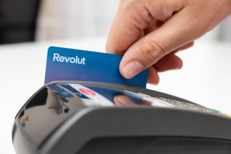 Beim Revolut Datenleck gelangten Ausweiskopien, Selfies und vollständige Bitcoin-Transaktionshistorien an einen unbekannten Dritten.